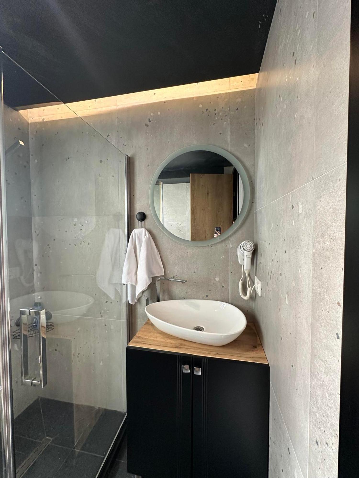 Zet Apartments - Bedroom & Bathroom بريشتاين المظهر الخارجي الصورة
